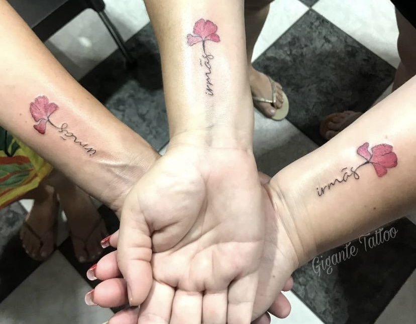 Tatuagem de 3 flores
